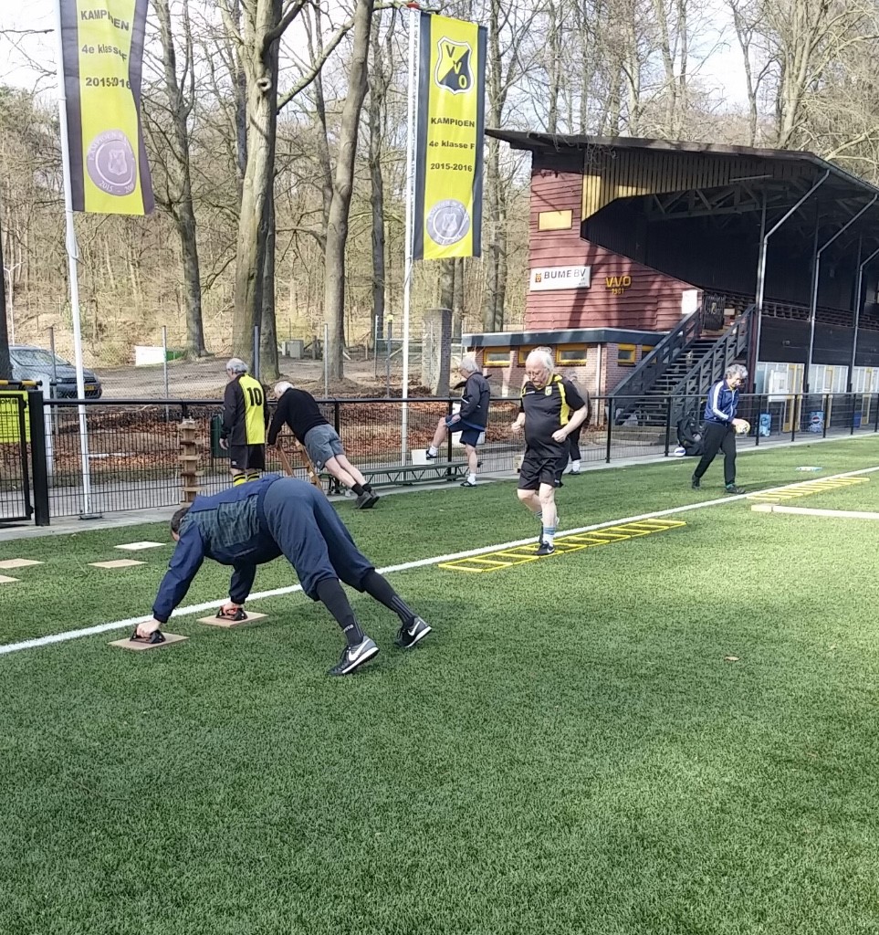 Een boek over 5 jaar walking football bij VVO!